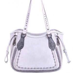 NOT FOR SALE!!!! I am looking for this exact purse.